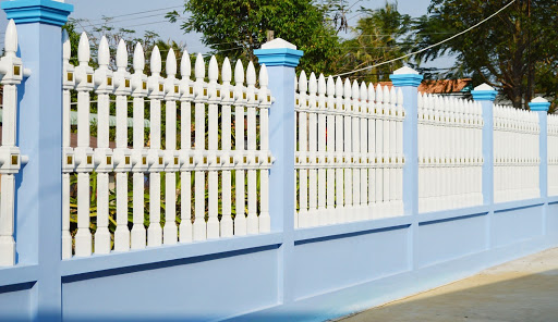 Tạo điểm nhấn cho ngôi nhà của mình với màu sơn tường rào độc đáo. Hãy khám phá những màu sắc và kiểu dáng đẹp mắt để mang đến sự độc đáo và cá tính cho không gian sống của bạn.